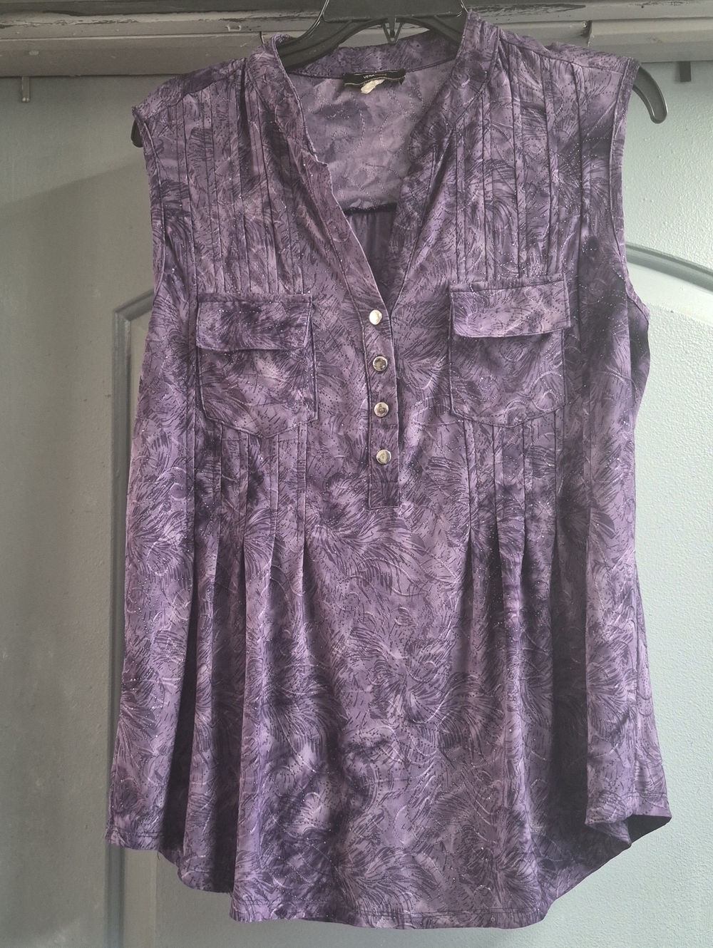Sleeveless Purple V-Neck Button Front Women's Top Some Spandex. Size Unknown.